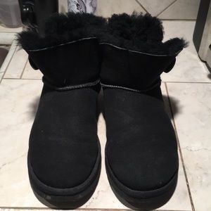 Black short Uggs